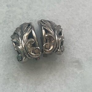 Elegant Silver Leaf Design Earrings